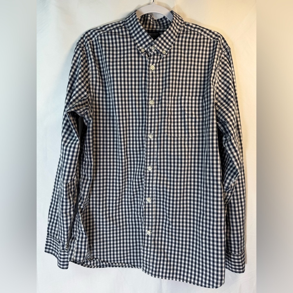 GAP Men's Coolmax Standard Fit Long Sleeve Button Up Shirt Navy & White Check L